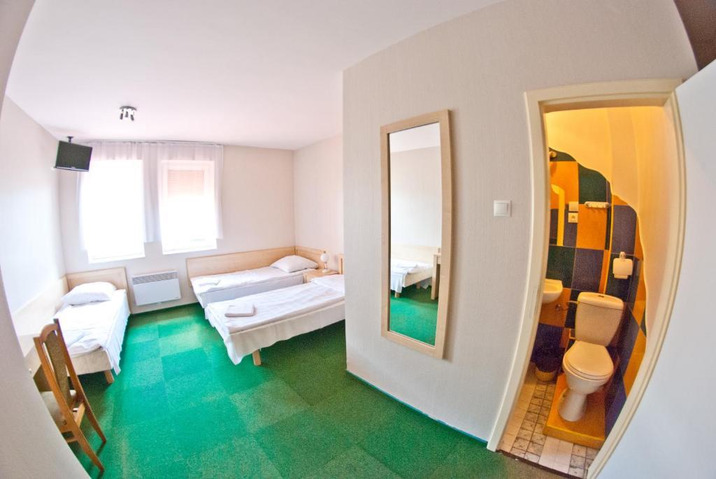 Maraton Hotel Lubenia Bilik gambar